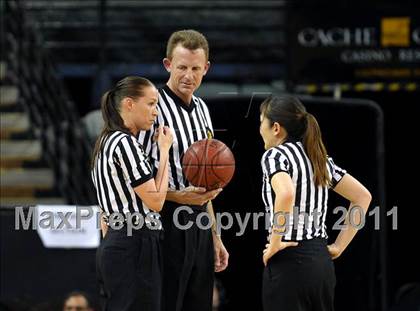 Thumbnail 1 in Mater Dei vs. Berkeley (CIF State D1 Final) photogallery.
