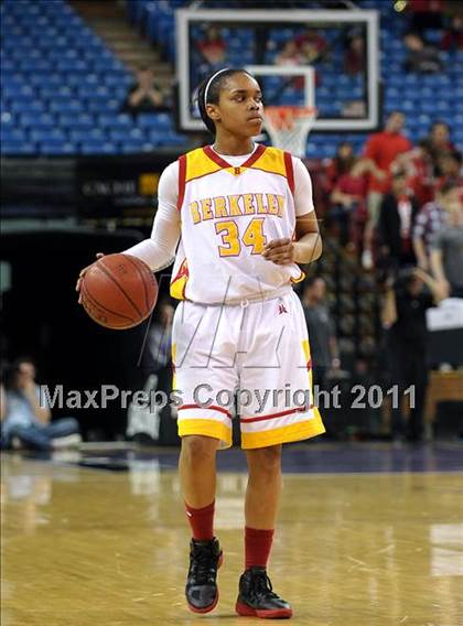 Thumbnail 1 in Mater Dei vs. Berkeley (CIF State D1 Final) photogallery.