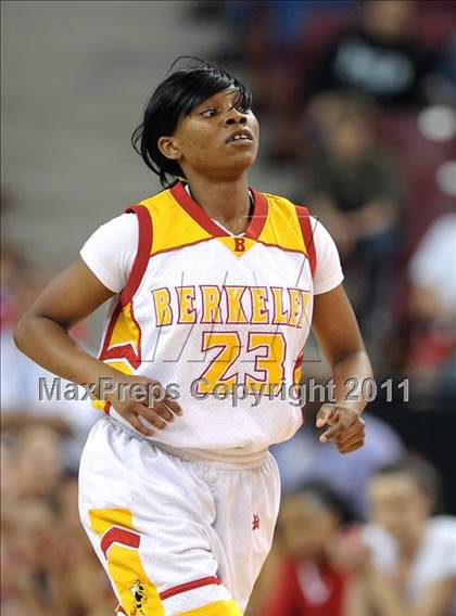 Thumbnail 3 in Mater Dei vs. Berkeley (CIF State D1 Final) photogallery.