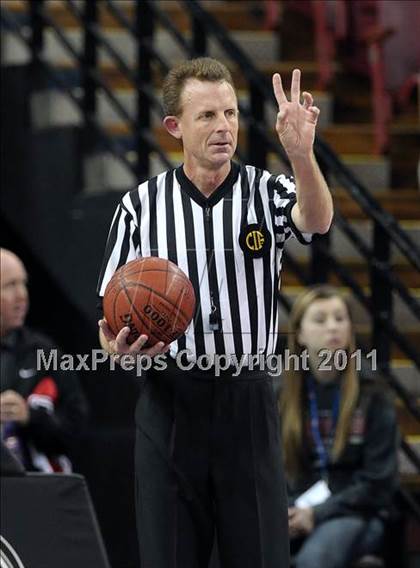 Thumbnail 2 in Mater Dei vs. Berkeley (CIF State D1 Final) photogallery.