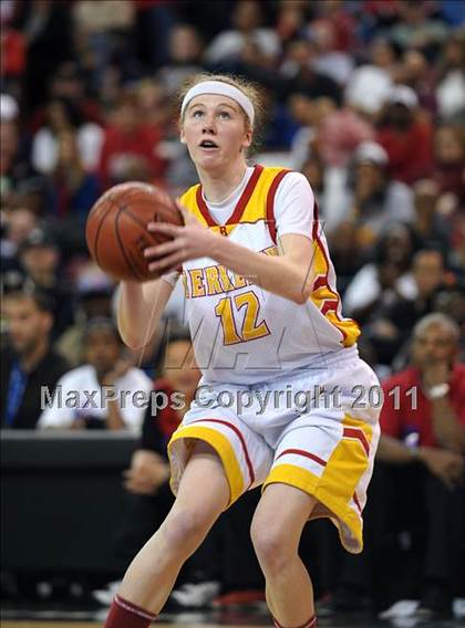 Thumbnail 3 in Mater Dei vs. Berkeley (CIF State D1 Final) photogallery.