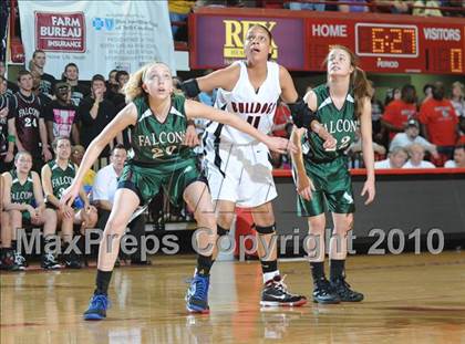 Thumbnail 2 in Butler vs. Green Hope (NCHSAA Class 4A Final) photogallery.