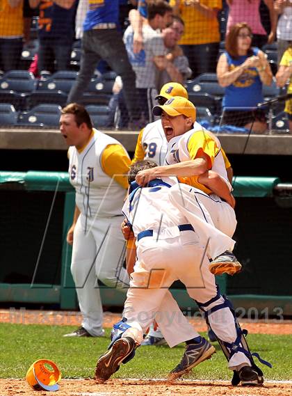Thumbnail 3 in Johnsonburg vs. Canton (PIAA Class A Final) photogallery.