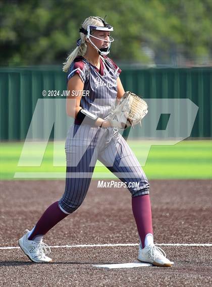 Thumbnail 3 in Columbus vs Hallettsville (UIL 3A Regional Final) Game 2 photogallery.