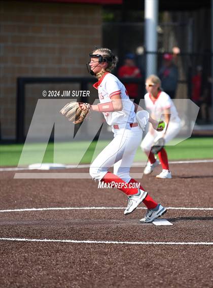 Thumbnail 3 in Columbus vs Hallettsville (UIL 3A Regional Final) Game 2 photogallery.