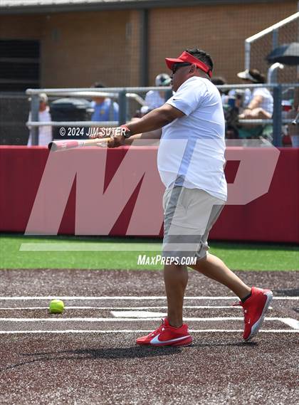 Thumbnail 3 in Columbus vs Hallettsville (UIL 3A Regional Final) Game 2 photogallery.
