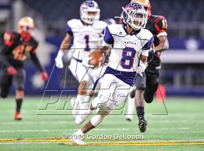 Thumbnail 3 in South Grand Prairie vs. Ryan (UIL 6A Area Playoff) photogallery.