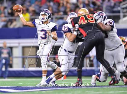 Thumbnail 2 in South Grand Prairie vs. Ryan (UIL 6A Area Playoff) photogallery.