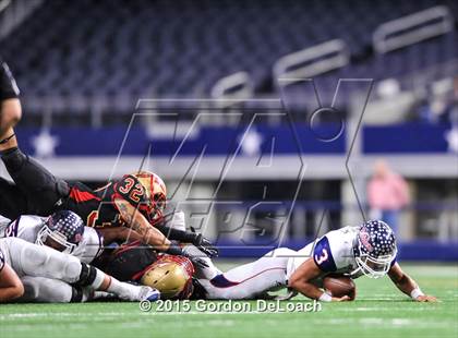 Thumbnail 3 in South Grand Prairie vs. Ryan (UIL 6A Area Playoff) photogallery.