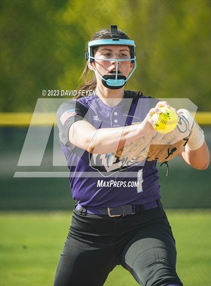 Thumbnail 1 in Arrowhead @ Waukesha North photogallery.