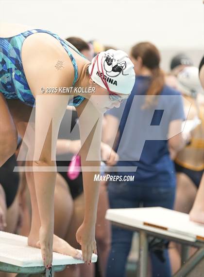 Thumbnail 3 in Chippewa Valley vs. Regina (Titan Relays) photogallery.