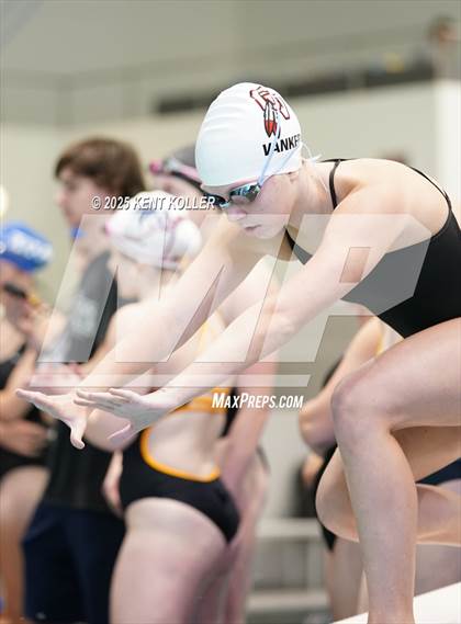 Thumbnail 1 in Chippewa Valley vs. Regina (Titan Relays) photogallery.