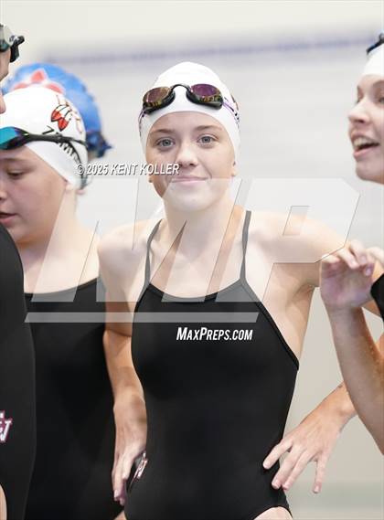 Thumbnail 3 in Chippewa Valley vs. Regina (Titan Relays) photogallery.