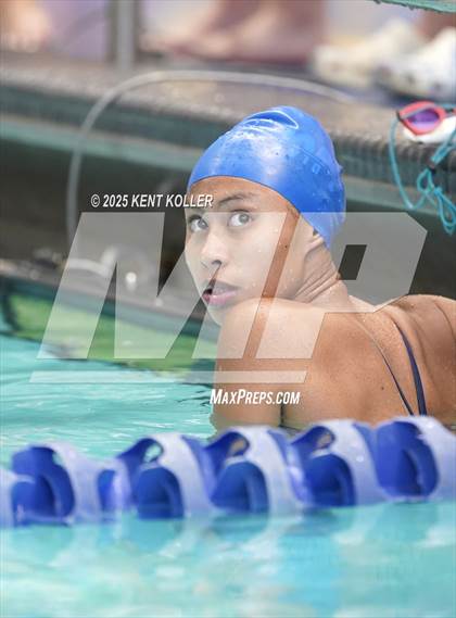 Thumbnail 3 in Chippewa Valley vs. Regina (Titan Relays) photogallery.