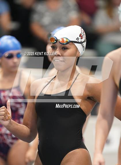 Thumbnail 1 in Chippewa Valley vs. Regina (Titan Relays) photogallery.