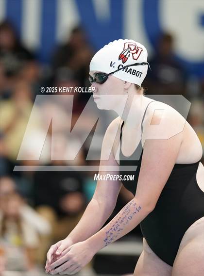 Thumbnail 3 in Chippewa Valley vs. Regina (Titan Relays) photogallery.