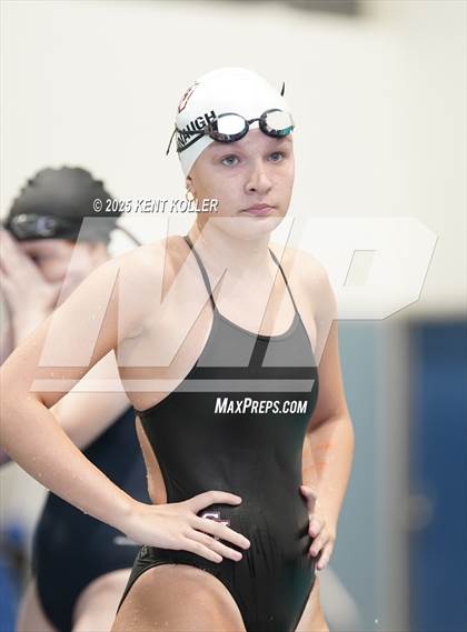 Thumbnail 3 in Chippewa Valley vs. Regina (Titan Relays) photogallery.