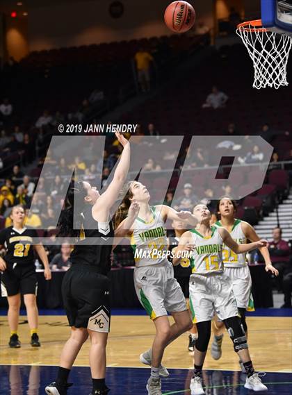 Thumbnail 2 in Eureka vs. Mineral County (NIAA 1A Final) photogallery.