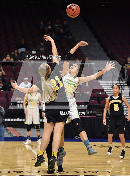 Thumbnail 1 in Eureka vs. Mineral County (NIAA 1A Final) photogallery.