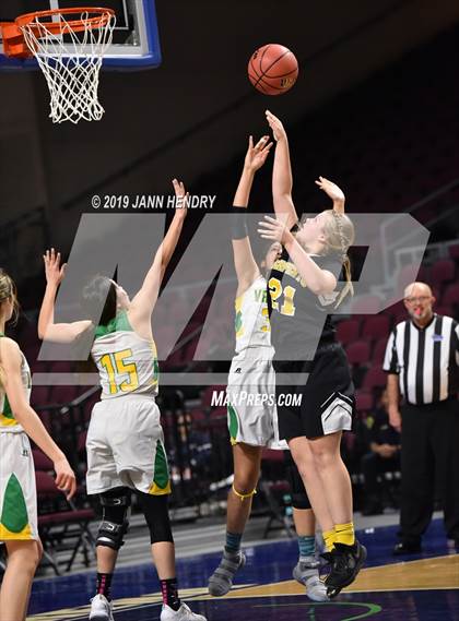 Thumbnail 3 in Eureka vs. Mineral County (NIAA 1A Final) photogallery.