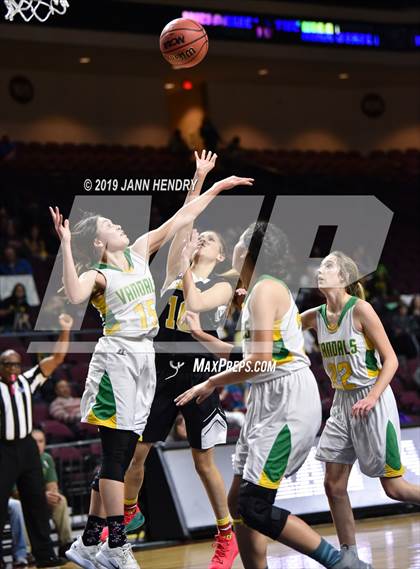Thumbnail 1 in Eureka vs. Mineral County (NIAA 1A Final) photogallery.