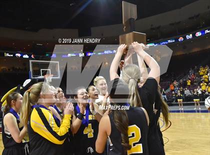 Thumbnail 2 in Eureka vs. Mineral County (NIAA 1A Final) photogallery.