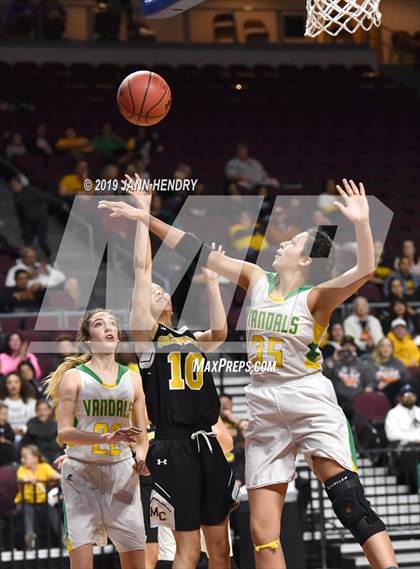 Thumbnail 3 in Eureka vs. Mineral County (NIAA 1A Final) photogallery.