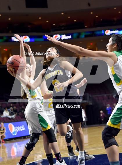Thumbnail 3 in Eureka vs. Mineral County (NIAA 1A Final) photogallery.