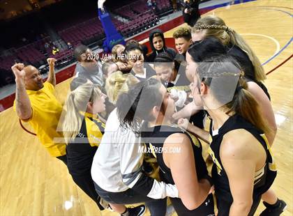 Thumbnail 3 in Eureka vs. Mineral County (NIAA 1A Final) photogallery.