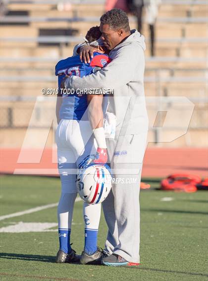 Thumbnail 1 in Valor Christian vs Cherry Creek (CHSAA 5A Semifinal) photogallery.