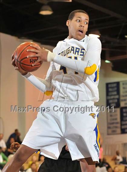 Thumbnail 2 in Capistrano Valley vs. Crenshaw (MaxPreps Holiday Classic) photogallery.