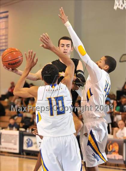 Thumbnail 3 in Capistrano Valley vs. Crenshaw (MaxPreps Holiday Classic) photogallery.