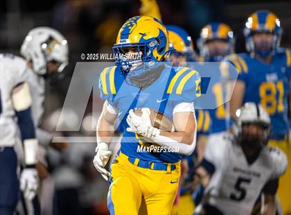 Thumbnail 1 in Kennard-Dale vs Eastern Lebanon County (PIAA District 3 Class 4A Round 1) photogallery.