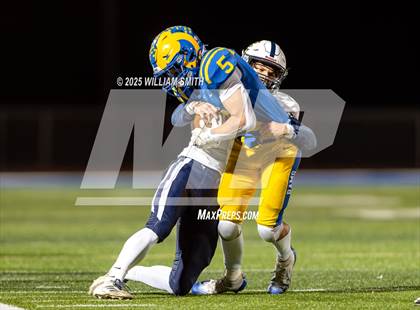 Thumbnail 3 in Kennard-Dale vs Eastern Lebanon County (PIAA District 3 Class 4A Round 1) photogallery.