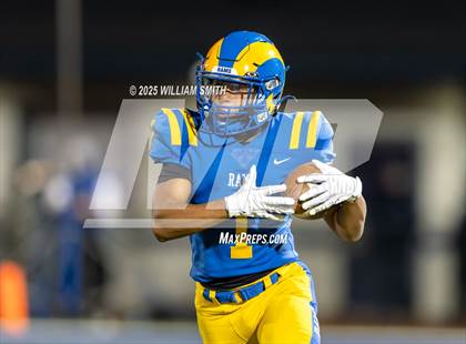 Thumbnail 3 in Kennard-Dale vs Eastern Lebanon County (PIAA District 3 Class 4A Round 1) photogallery.