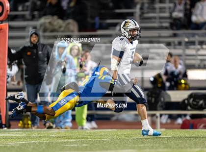 Thumbnail 1 in Kennard-Dale vs Eastern Lebanon County (PIAA District 3 Class 4A Round 1) photogallery.