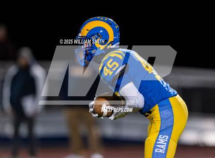 Thumbnail 3 in Kennard-Dale vs Eastern Lebanon County (PIAA District 3 Class 4A Round 1) photogallery.