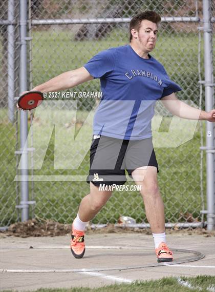 Thumbnail 1 in Kent Graham Noblesville Relays photogallery.