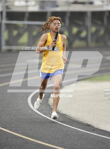 Thumbnail 2 in Kent Graham Noblesville Relays photogallery.