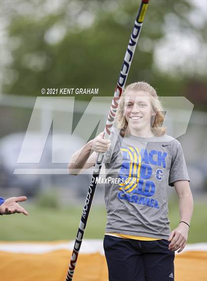 Thumbnail 1 in Kent Graham Noblesville Relays photogallery.