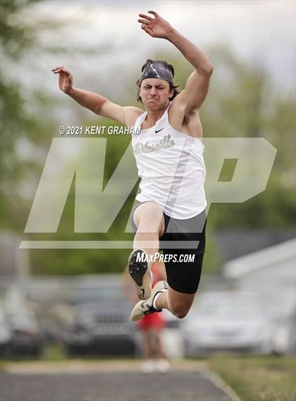 Thumbnail 1 in Kent Graham Noblesville Relays photogallery.