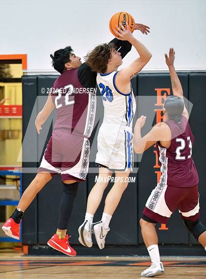 Thumbnail 2 in Smith Valley vs. Pyramid Lake (NIAA 1A West Championship) photogallery.
