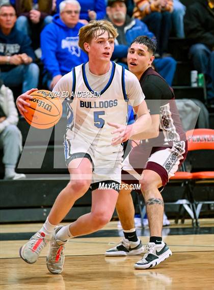 Thumbnail 3 in Smith Valley vs. Pyramid Lake (NIAA 1A West Championship) photogallery.