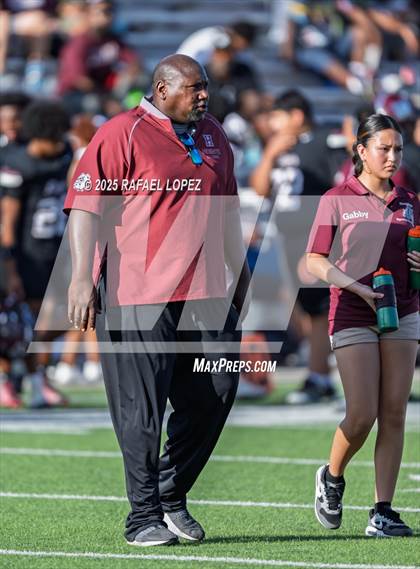 Thumbnail 3 in Heights vs. Stratford (UIL Football 6A D2 Bi-District) photogallery.