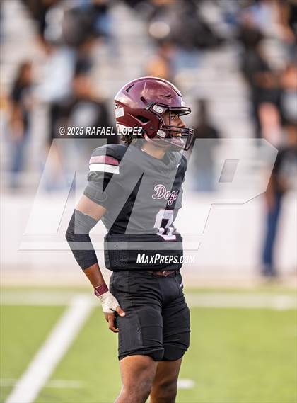 Thumbnail 1 in Heights vs. Stratford (UIL 6A D2 Football Bi-District) photogallery.