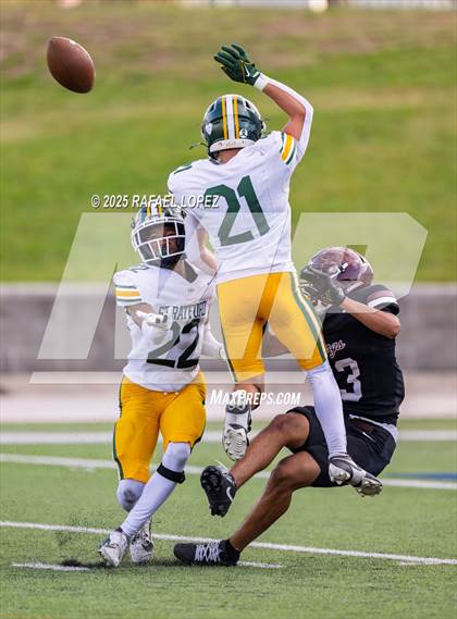 Thumbnail 3 in Heights vs. Stratford (UIL 6A D2 Football Bi-District) photogallery.