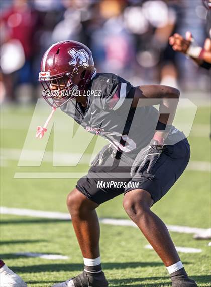 Thumbnail 1 in Heights vs. Stratford (UIL 6A D2 Football Bi-District) photogallery.