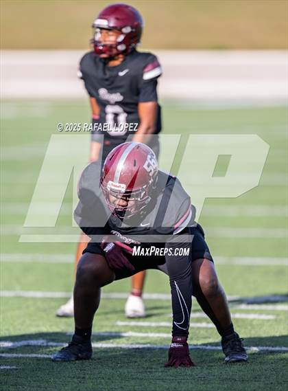 Thumbnail 3 in Heights vs. Stratford (UIL Football 6A D2 Bi-District) photogallery.