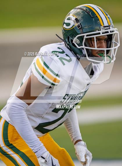 Thumbnail 1 in Heights vs. Stratford (UIL 6A D2 Football Bi-District) photogallery.