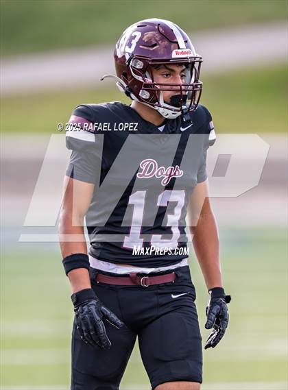 Thumbnail 2 in Heights vs. Stratford (UIL 6A D2 Football Bi-District) photogallery.